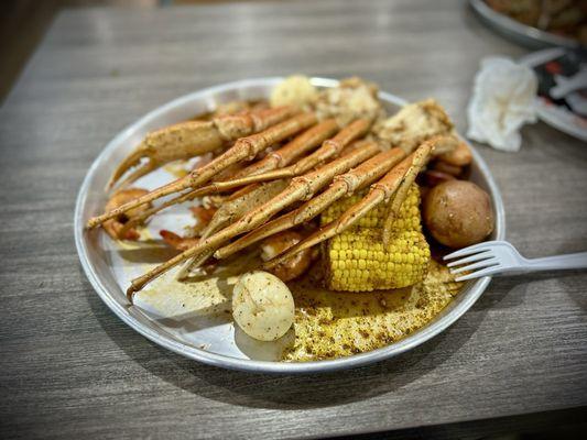 Corn on the Cob, 1lb of crab legs, shrimp, sausage and boiled eggs! All in a steamer bag of deliciousness!