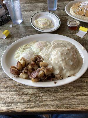 Sausage Gravy & Biscuits