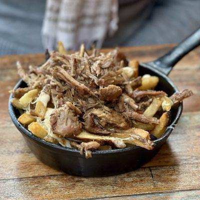 Poutine with pullen pork