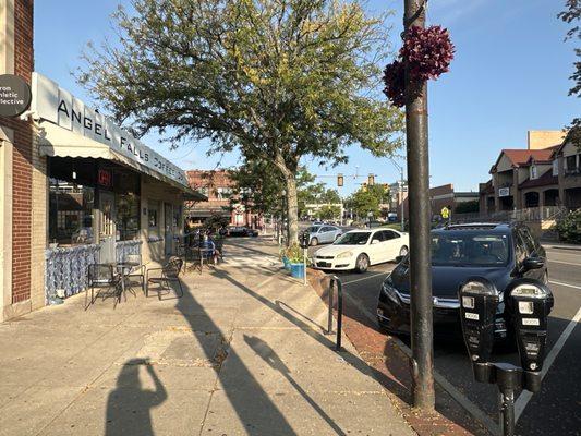 At 8:45 AM on a Friday the parking was easy and right in front. They also have outdoor seating.