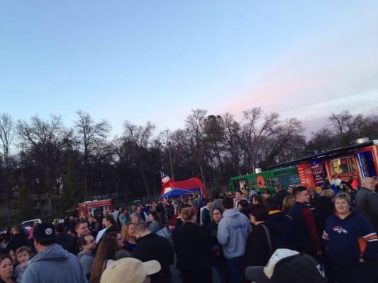 Food trucks in the foothills tonight. Big crowd !!!