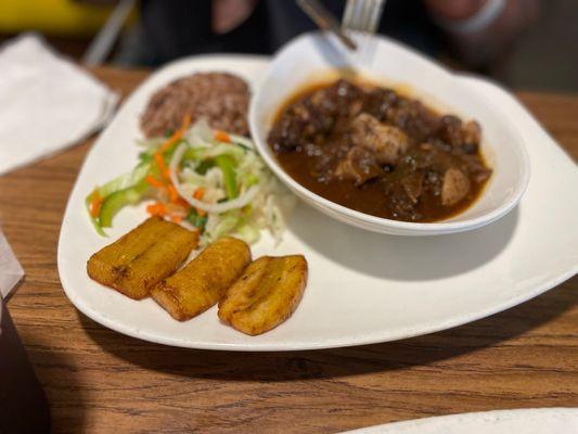 Ox tails, peas and rice, and plantains