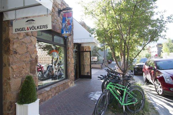 The Hub of Aspen offers Trek road and mountain bikes for sale or rent.