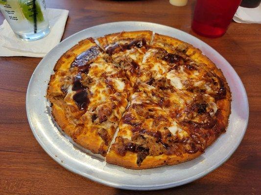 Bbq pulled pork pizza