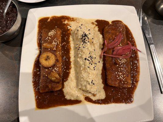 Platon de Enchiladas de Mole** ***