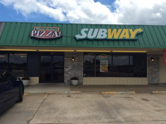 You can find both Subway and Mama DeLuca's Pizza here in the same location! It's sure to please the whole family.