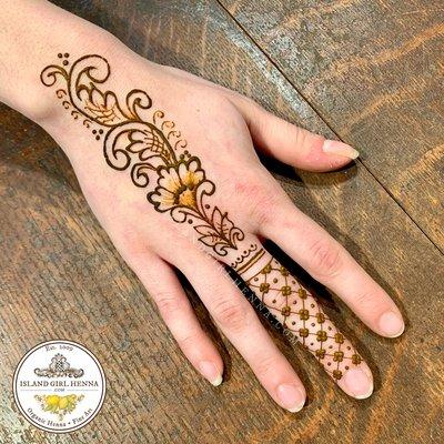 Simple henna design