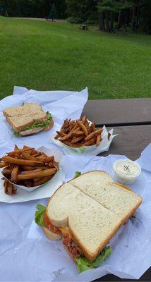 Took our lunch to Fort McClary Picnic Area