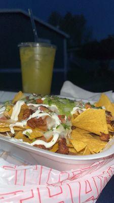 Alpastor nachos!! Con agua de piña