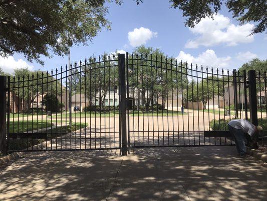 Entrance gate