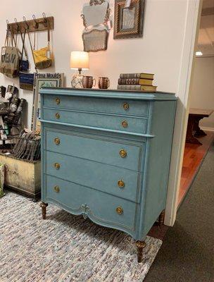 Hand painted Gentleman's Chest with a custom blend of Wise Owl Chalk Synthesis Paint- Refurbished Gentleman blue