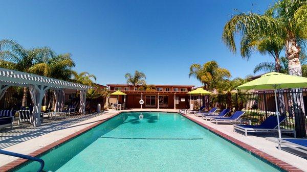 Swimming Pool at Huntington Cove Apartment Homes in Huntington Beach, California. Pet Friendly Studio, One, Two and Three Bedrooms.