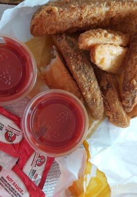 Wedges, ketchup & hot sauce