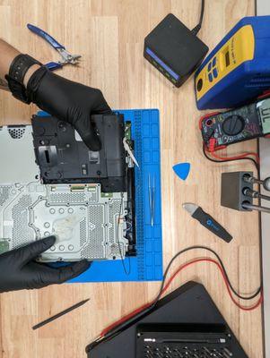 Tearing apart a Playstation 4 not turning on