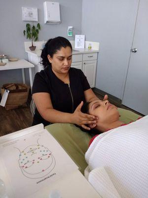 Facial Acupressure Massage Class