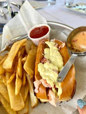 Lobster-shrimp roll with fries