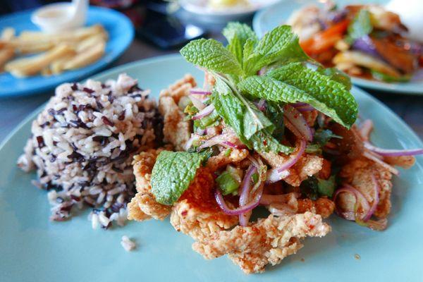 Kao yum kai sabb - crispy chicken with spicy lime dressing