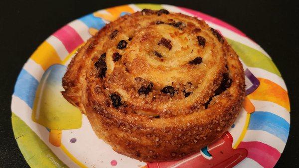 Raisin bun with lots of raisins & buttery taste. Dense & substantial.