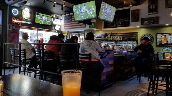 Plenty of screens to watch the Hawks,  drink a pint,  and eat some pizza.  Almost 20 taps of beer if I recall correctly.