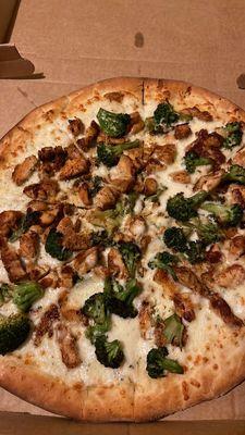 The Alfredo and Broccoli pizza