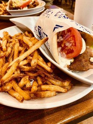 Gyro platter with fries