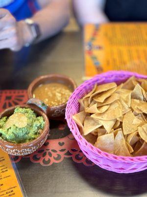 Fresh chips and guacamole, probably the best I've ever had- seriously