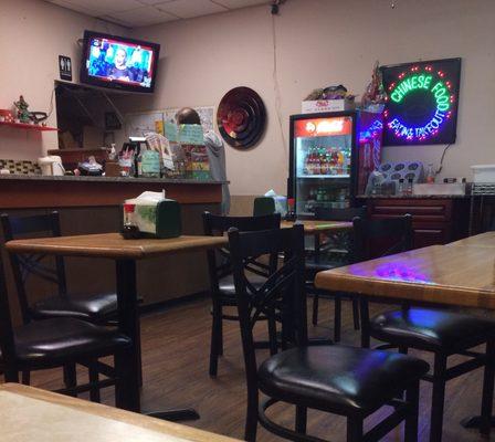 Hunan Express has a small dining room but naturally has takeout and local delivery available.