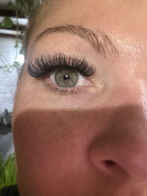 Full set of volume lashes!