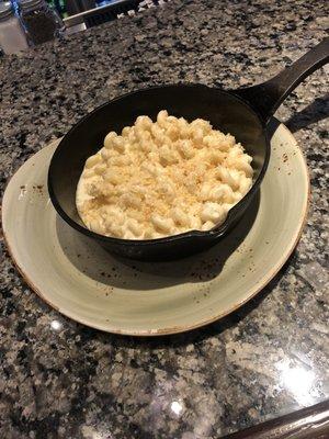 White cheddar Mac n cheese