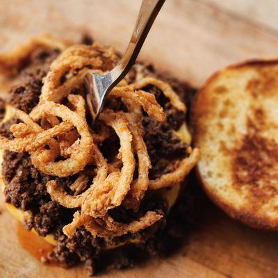 Wagyu SLOPPY Joe with crispy buttermilk onions