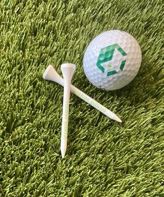 Tempo Golf Club ball and tee.