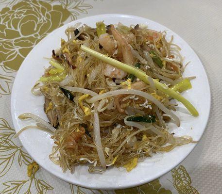 麻香 鴛鴦炒米粉， fried green本案noodle with with rice  noodle with mixed seafood ,  wry tasty ( I love it )