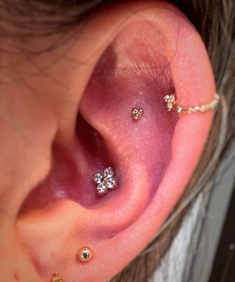 Fresh flat and conch piercings with yellow gold and cz jewelry by Neometal. Pierced by Violet.