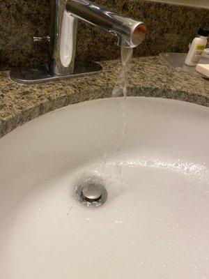 Cracked sink bowl, no water pressure.