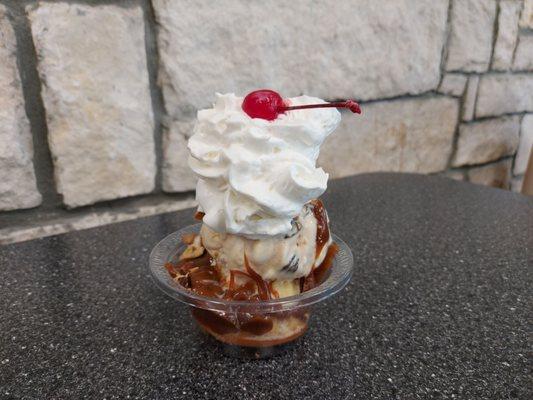 Salted caramel sundae