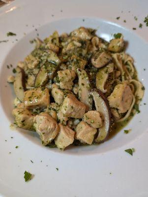 White Fettuccine with Chicken