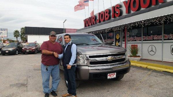 Daniel drove from Port Arthur in search of a good truck gladly we help him! Looking for family/work truck? Check our inventory for more cars