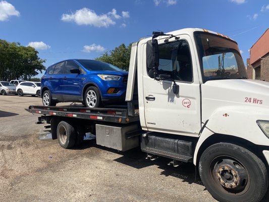 Need flatbed towing in Oak Cliff, Dallas? We've got you covered with safe, reliable, and prompt service every time.