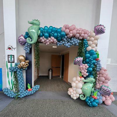 Customized Organic Balloon Arch... This is a different way to make your entrances espectacular. different and special