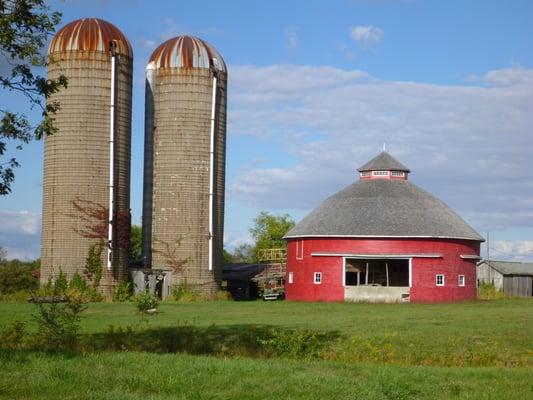 Round barn along the Cardinal Greenway