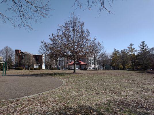 View of #jacobhoffnerpark toward #hamiltonavenue #northside @yelpcincy Almost feels like #springtime!