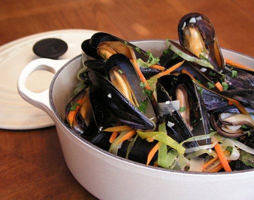 Steamed Prince Edward Island Mussels with Garlic, Leeks and Carrots