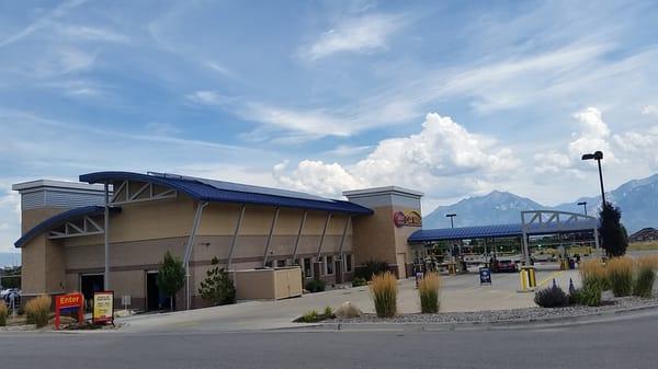 Solar power and recycled water makes an environmentally friendly car wash!