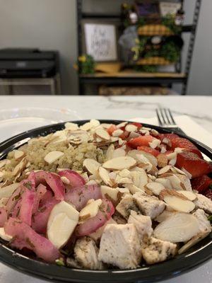 strawberry quinoa bowl (new)