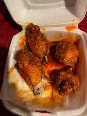 4 of my 6 piece. I like wings that look like wings ‍  They did taste good though.