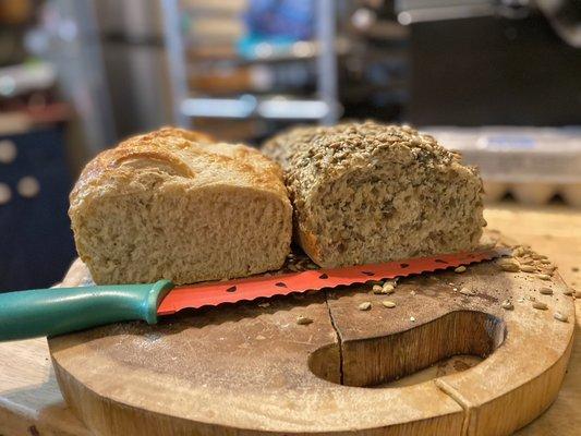 Artisan Loaf
(Left) Plain (Right) Seeded Onion-pepitas, sunflower seeds, poppyseeds and onion