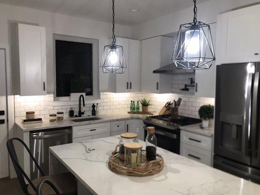 Under cabinet lights& pendant lights