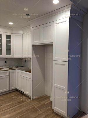 Contemporary White shaker cabinets