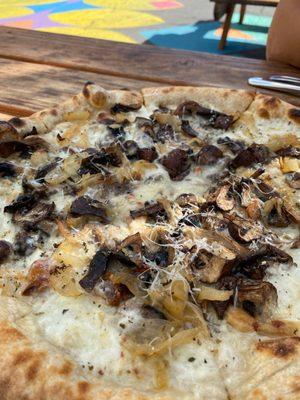 Mushroom pizza