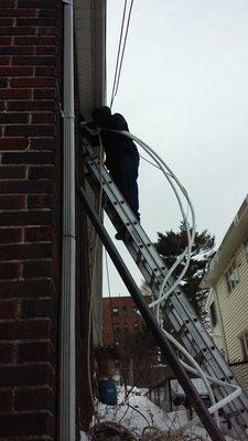 Jowan wrangles the cables and hoses, which became unnoticable by the end of the install.